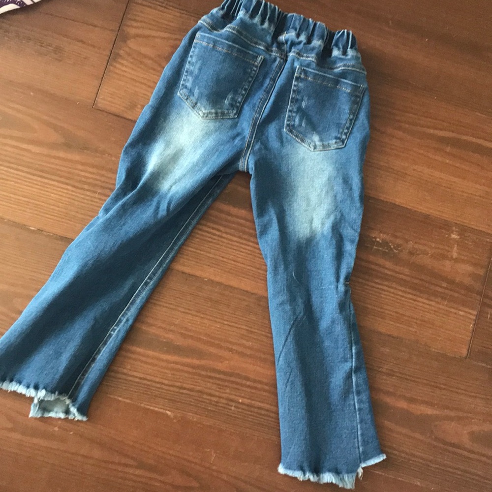 The cutest jeans 1 pair LAST pair ..